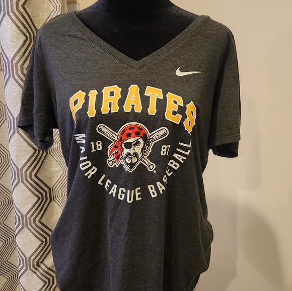 Nike Pittsburgh Pirates tee 🖤 💛 - Picture 4 of 5